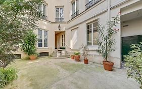 Superbe studio rempli de charme au coeur du Marais NDM23